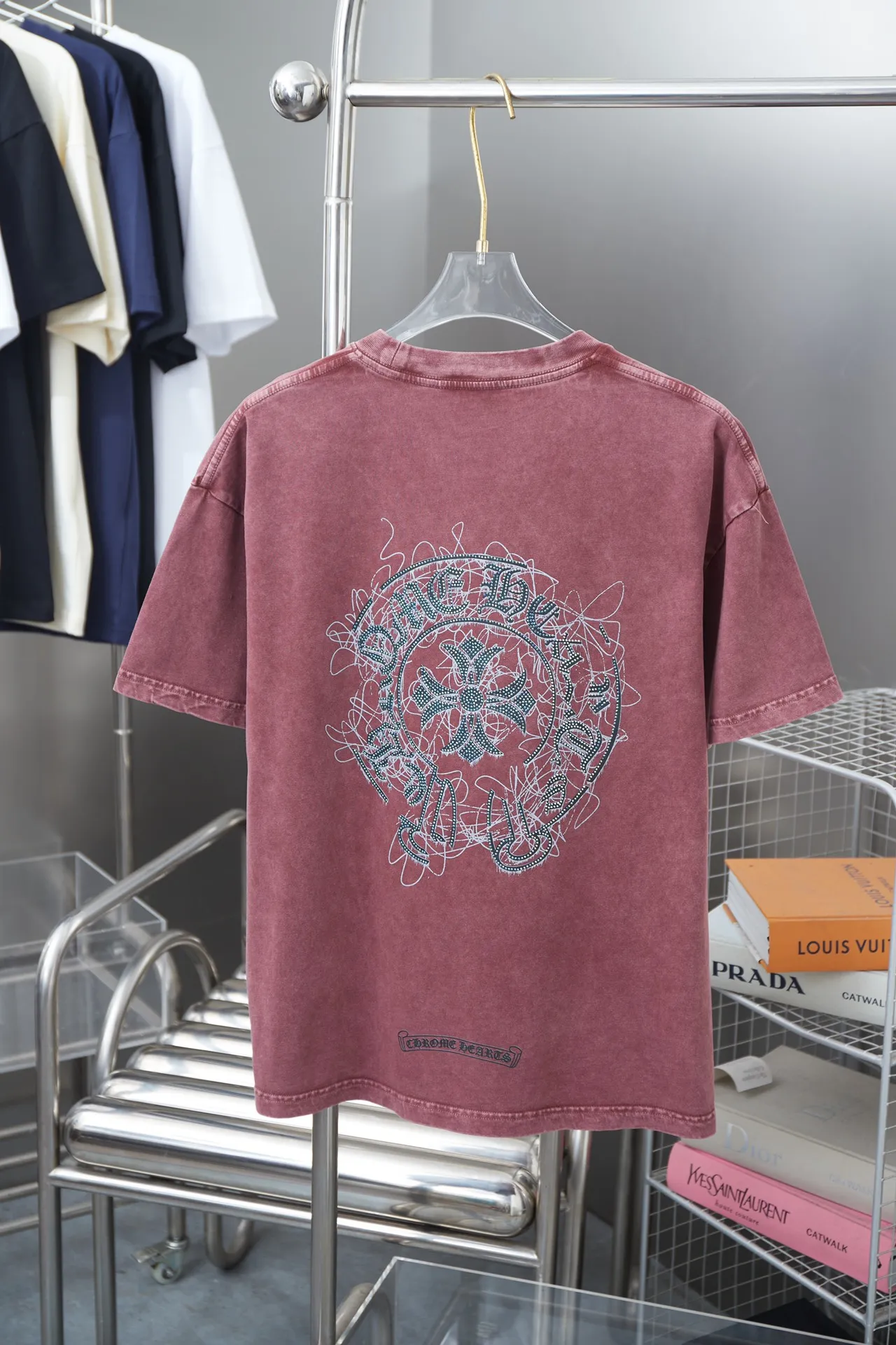🅿️200 Ch*ome Hearte 25SS early spring new model, short-sleeved with Kro heart logo, hot diamonds, light luxury, essential item for daily commuting for men and women, correct version, welcome to compare, detailed features · 320g 100% pure cotton double yarn jersey fabric · Custom dyed in the same vat, special thickened 32 count double-strand 1X1 thread · Digital direct printing ➕ Australia imported pearlescent diamonds · Ready-to-wear dyeing Then do the faded fried snowflake process, then wash it to make it look old · General washing to improve the effect · Double-needle stitching across the seam process · Original main mark, washed tag brand moisture-proof paper packaging Color: black/apricot/green/maroon Size: S/M/L/XL